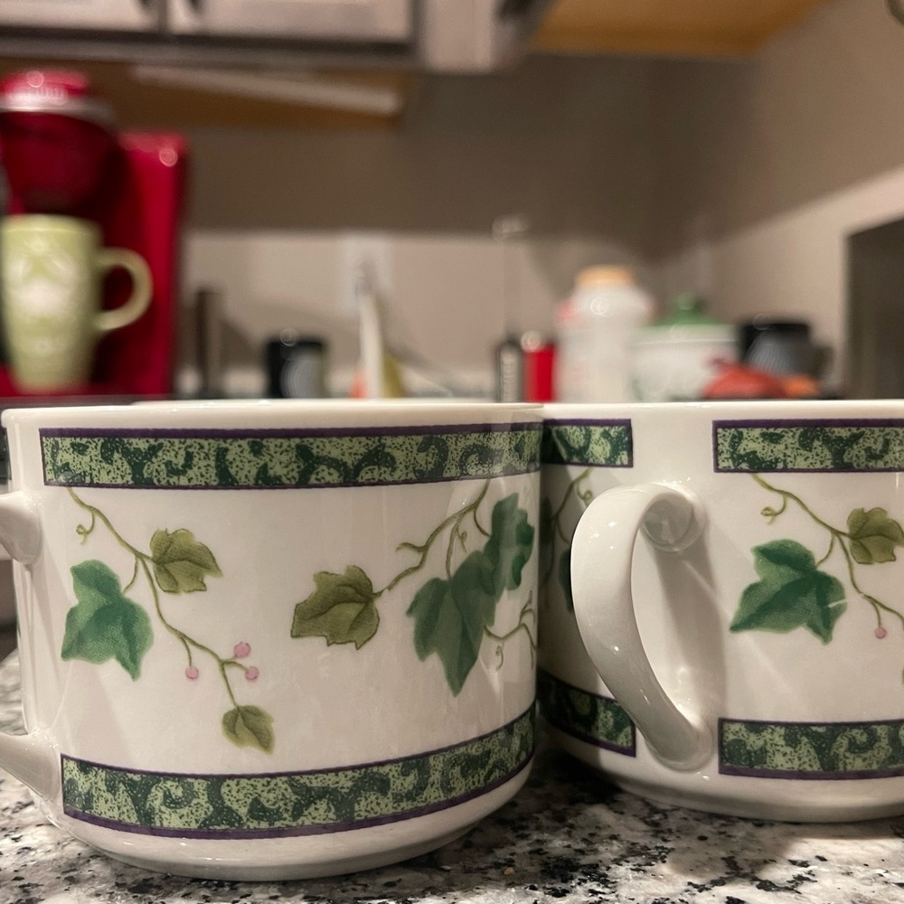 Elegant Ivy Patterned Ceramic Mugs